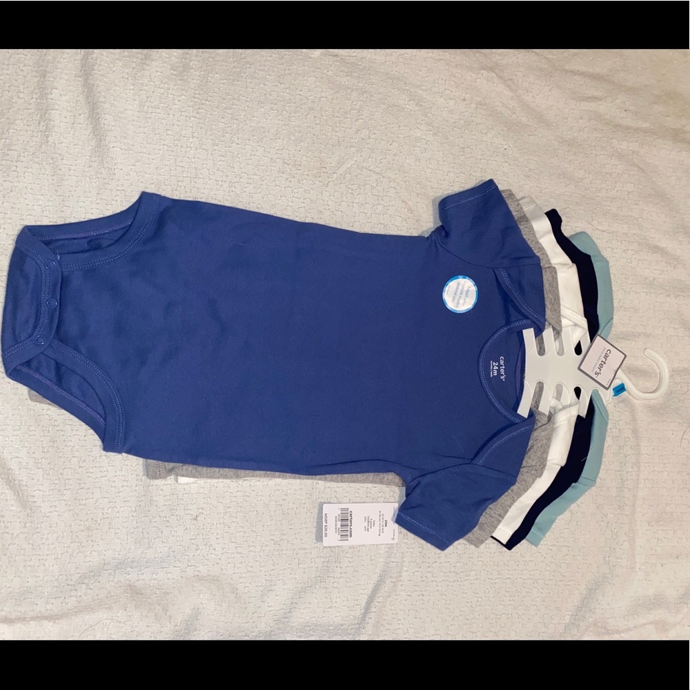 Carter 5 pack bundle of onesies.
